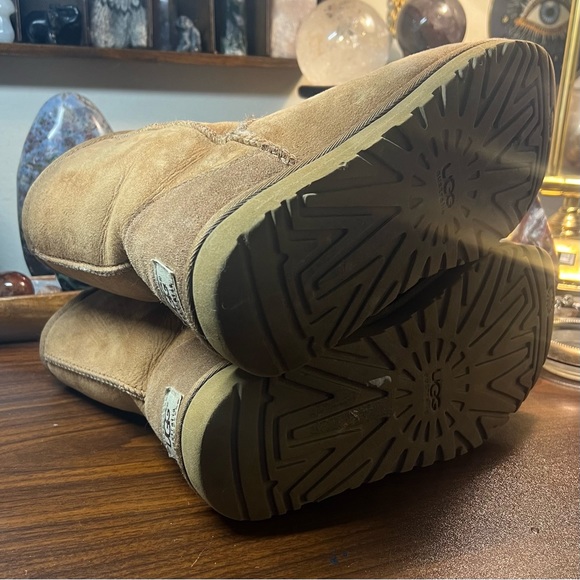 UGG Australia Short Classic Boot - Picture 9 of 13